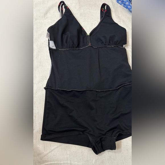 🍒Chic Black and Red One Piece Swimsuit for Stylish Swimming 🌴☀️ - Picture 3 of 14